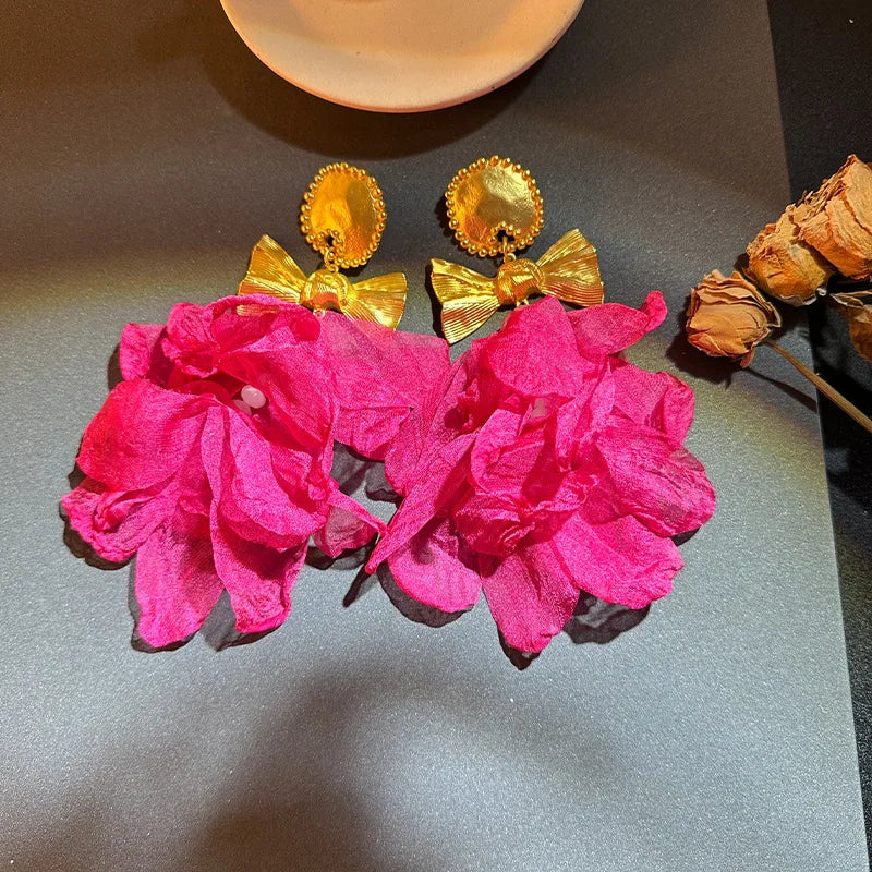 Pendientes largos con borlas de algodón hechos a mano