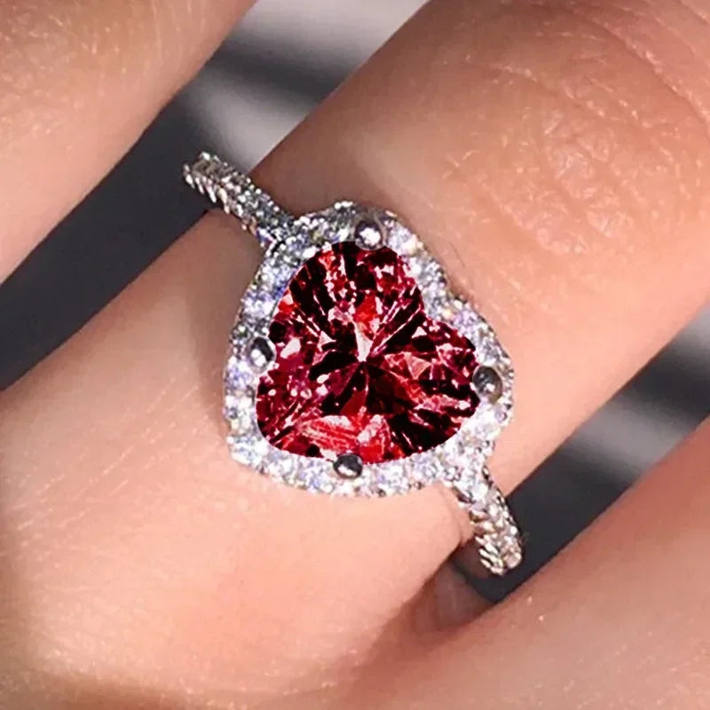 Anillo de corazón de melocotón europeo y americano para mujer, personalizado, con forma de corazón, circón con incrustaciones de diamantes, joyería de moda al por mayor, 2025