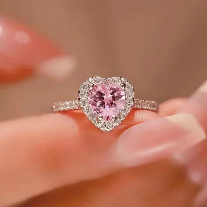 Anillo de corazón de melocotón europeo y americano para mujer, personalizado, con forma de corazón, circón con incrustaciones de diamantes, joyería de moda al por mayor, 2025