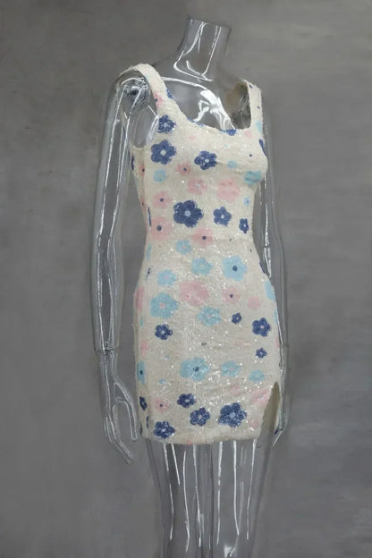 Vestido mini sexy con lentejuelas y rombos coloridos, elegante y chic, con tirantes y aberturas.