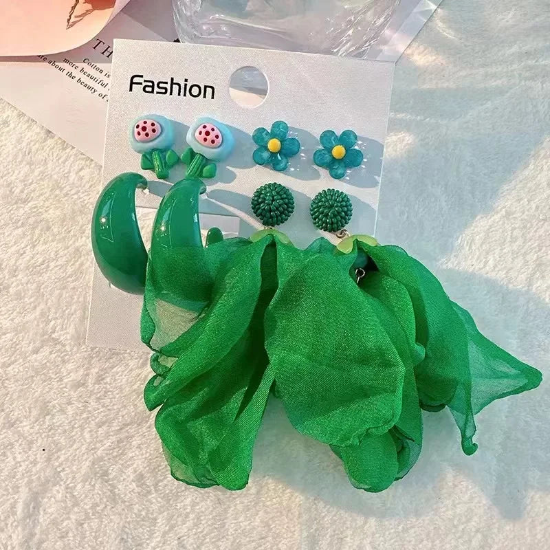 Pendientes largos con borlas de algodón hechos a mano