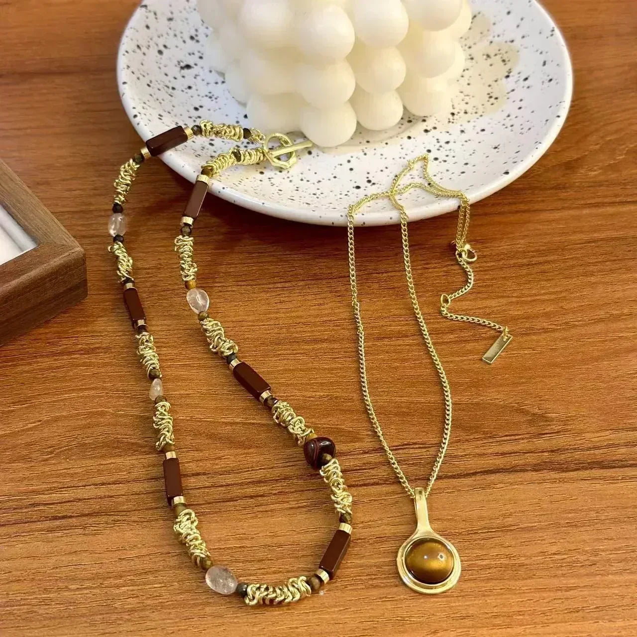 Collar de cuentas de metal con piedra natural para mujer, cadena de clavícula de doble capa, otoño e invierno, nuevo