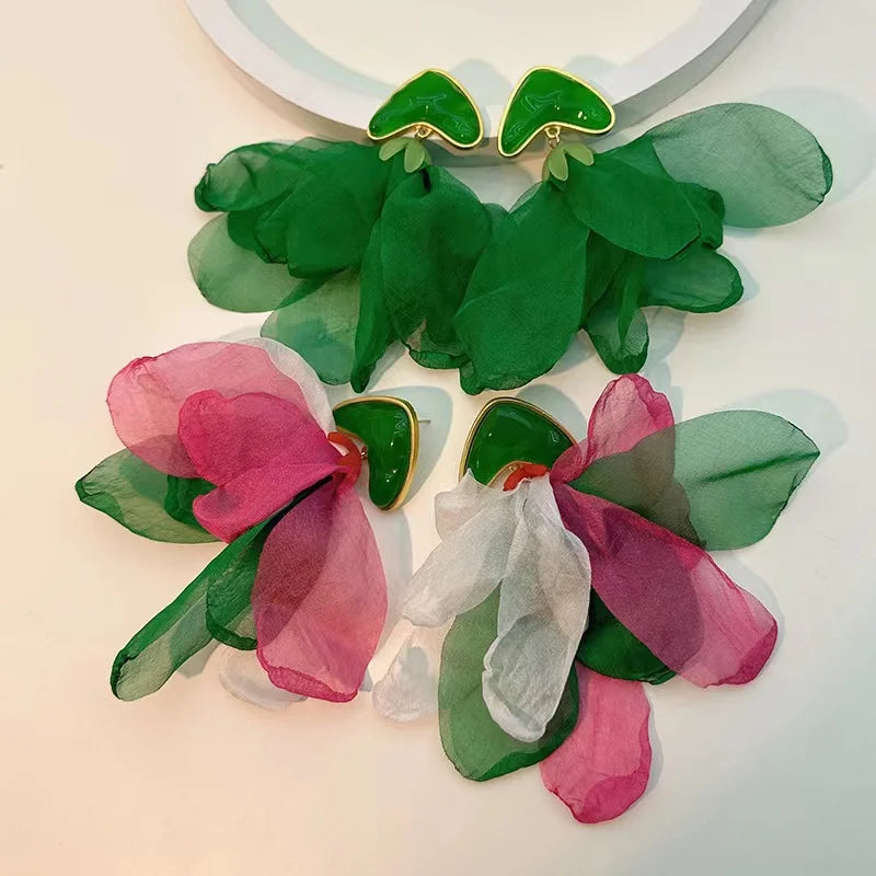 Pendientes largos con borlas de algodón hechos a mano