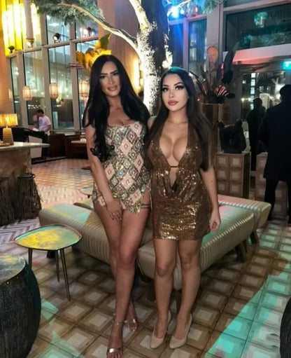 Vestido mini sexy con lentejuelas y rombos coloridos, elegante y chic, con tirantes y aberturas.