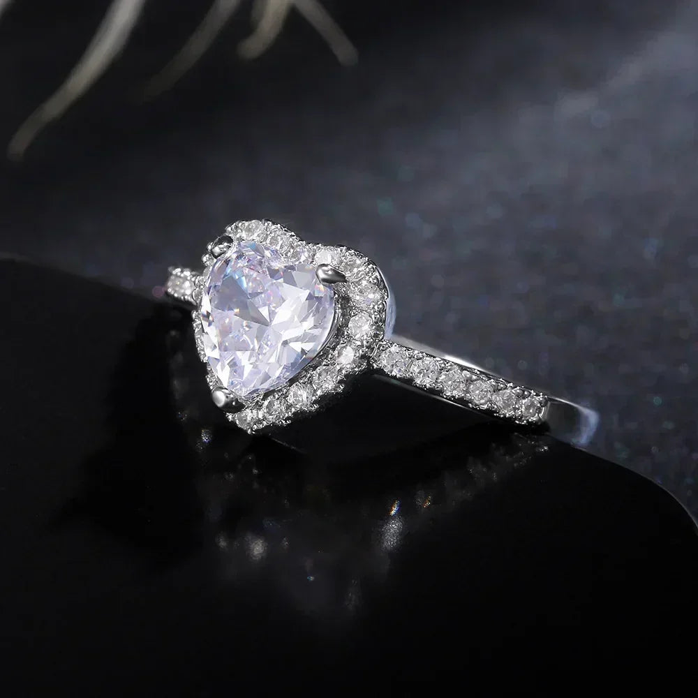Anillo de corazón de melocotón europeo y americano para mujer, personalizado, con forma de corazón, circón con incrustaciones de diamantes, joyería de moda al por mayor, 2025