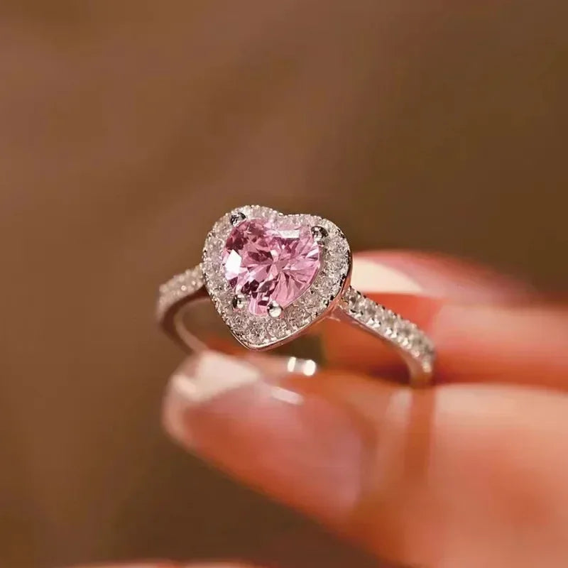 Anillo de corazón de melocotón europeo y americano para mujer, personalizado, con forma de corazón, circón con incrustaciones de diamantes, joyería de moda al por mayor, 2025