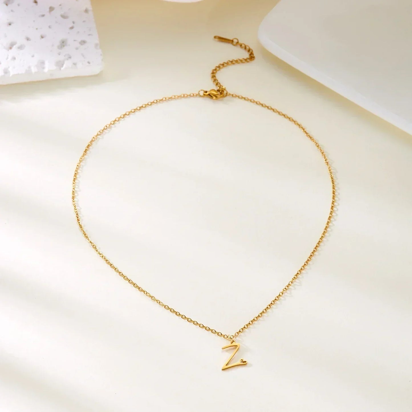 Collar de acero inoxidable con colgante de corazón y 26 letras iniciales para mujer, color dorado, con alfabeto de la A a la Z, regalo de cumpleaños