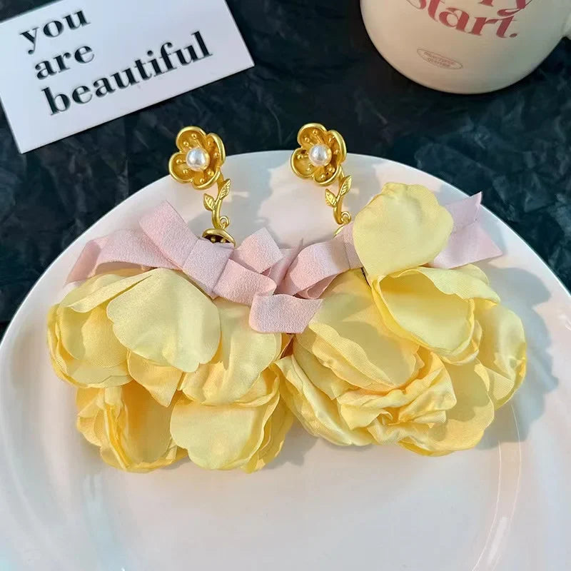 Pendientes largos con borlas de algodón hechos a mano