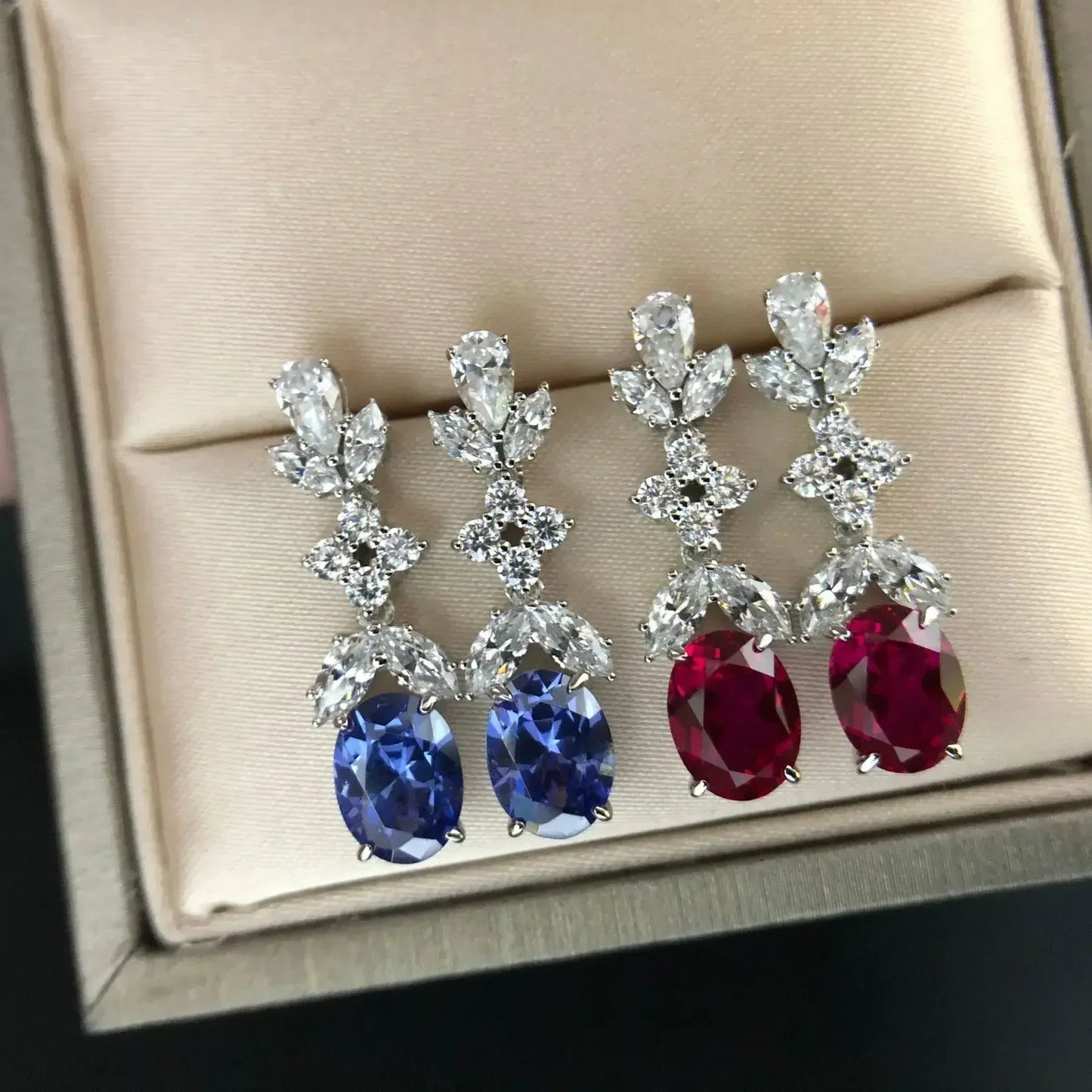 Pendientes colgantes para mujer con corte marquesa y pavé ovalado de moissanita de 1,5 ct y platino PT950. Elaborados en platino PT950 con doble forma: marquesa y ovalada.