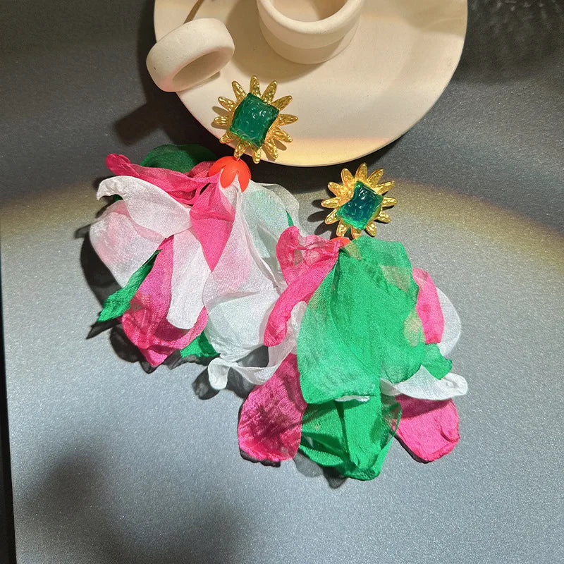 Pendientes largos con borlas de algodón hechos a mano