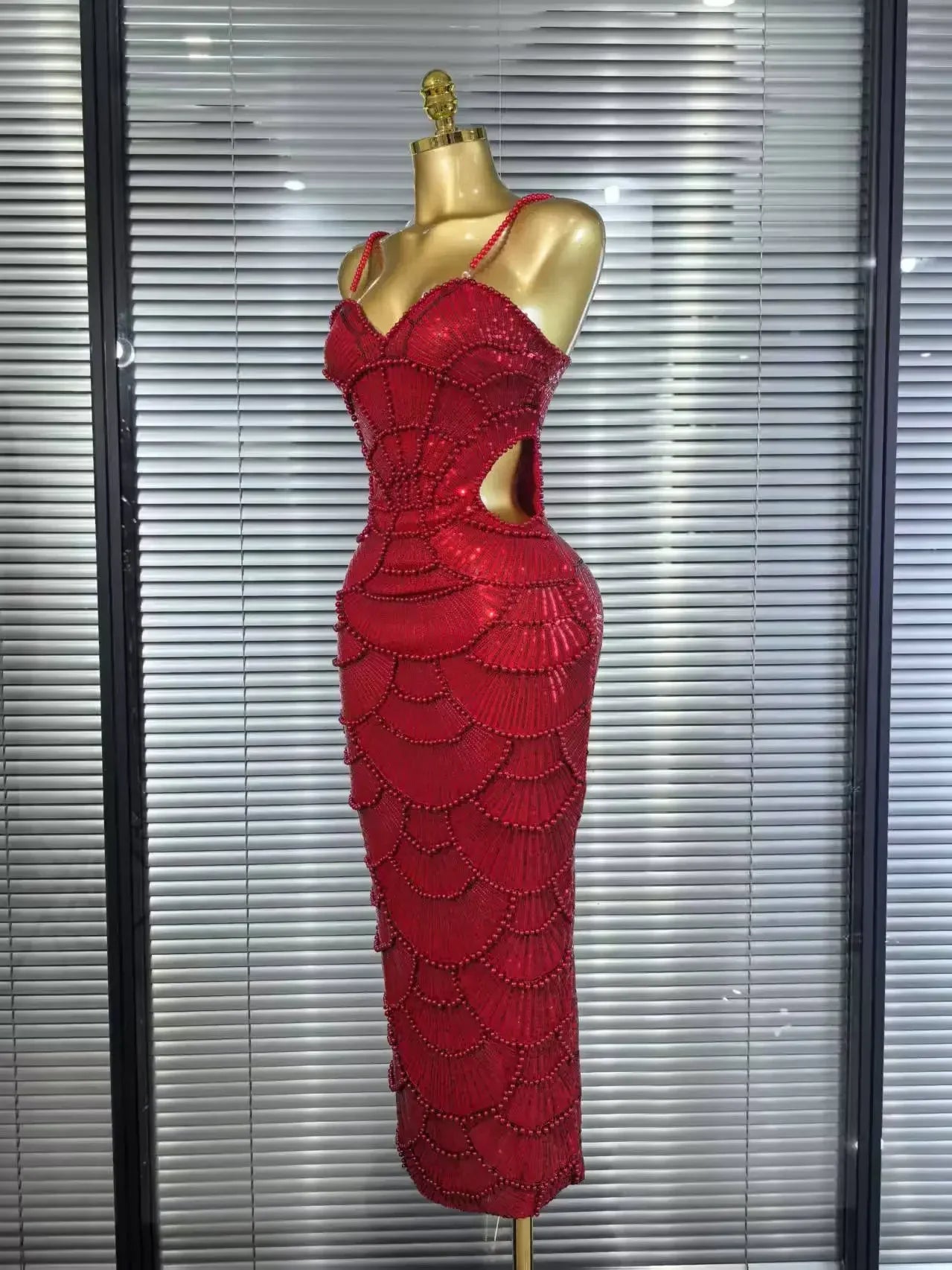 珍珠串珠聖誕洋裝 | 無袖緊身派對禮服 - Femstylo