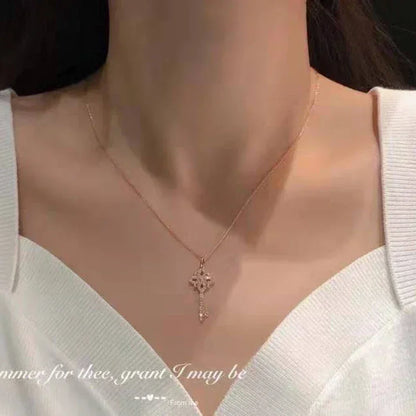 Colgante de llave vintage de plata de ley 925 con cristales pavé y baño de oro de 14 quilates para mujer, joyería ligera de lujo para vestir.