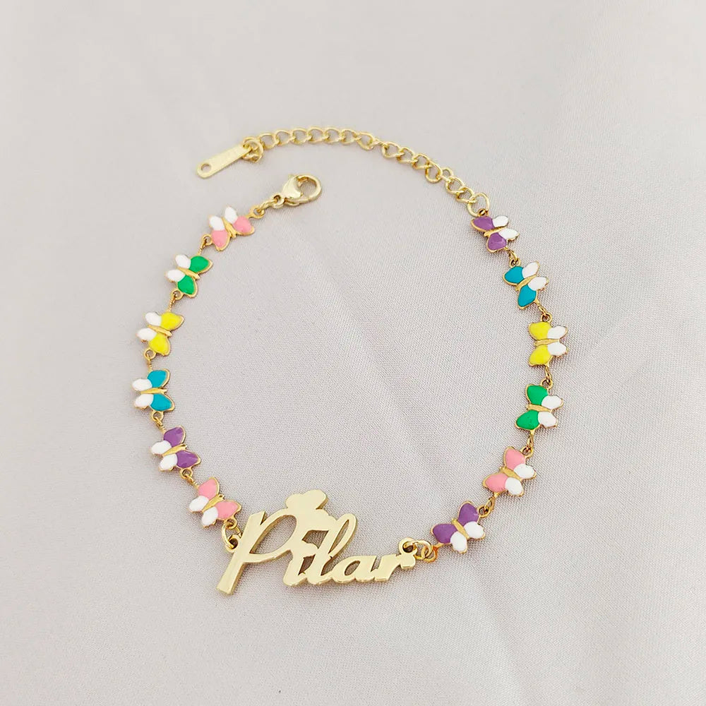 Collar con nombre y corazón de mariposa personalizado