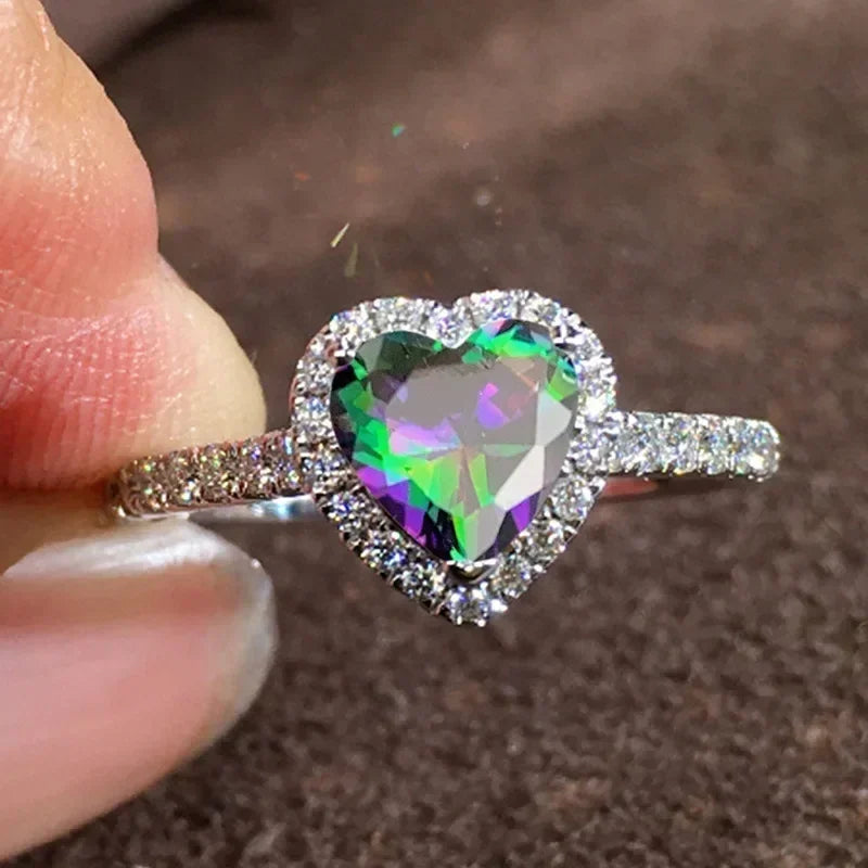 Anillo de corazón de melocotón europeo y americano para mujer, personalizado, con forma de corazón, circón con incrustaciones de diamantes, joyería de moda al por mayor, 2025