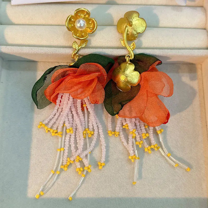 Pendientes largos con borlas de algodón hechos a mano