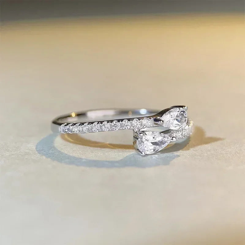 2025年新閃亮鋯石戒指訂婚儀式女士配件婚禮時尚珠寶簡約批發