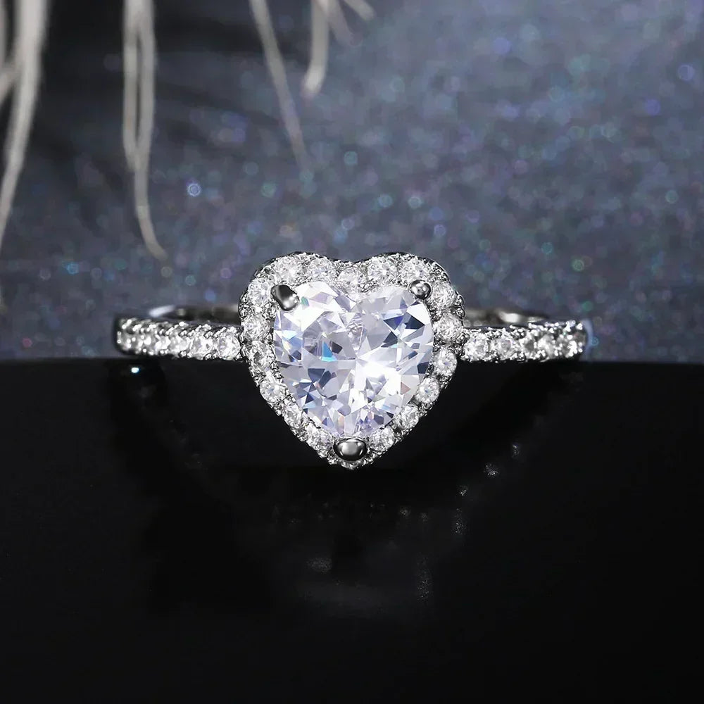 Anillo de corazón de melocotón europeo y americano para mujer, personalizado, con forma de corazón, circón con incrustaciones de diamantes, joyería de moda al por mayor, 2025