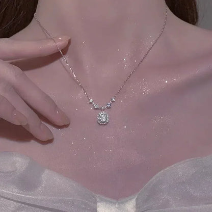 Collar con colgante de circonita rosa cuadrada de lujo para mujer, accesorio personalizado de moda para uso diario, joyería para fiestas, regalos de cumpleaños.