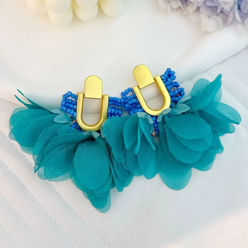 Pendientes largos con borlas de algodón hechos a mano