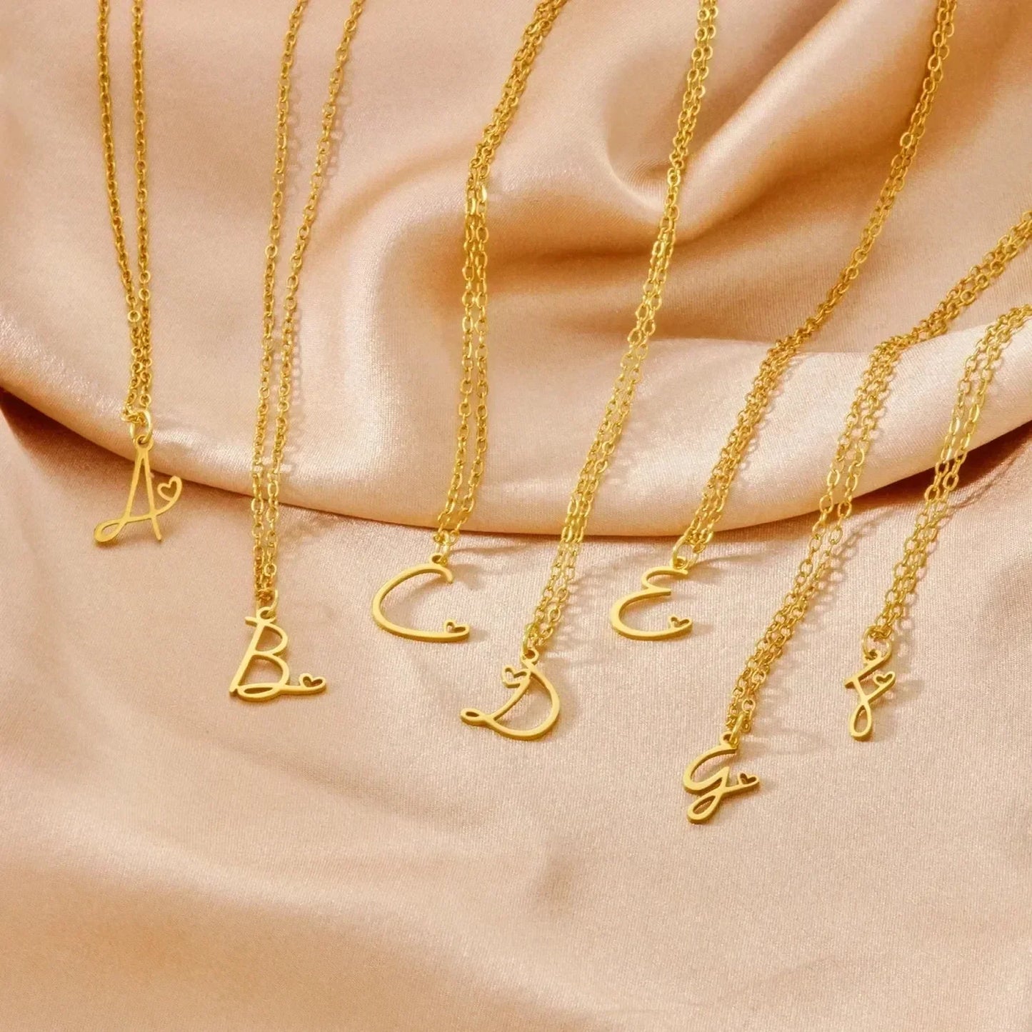 Collar de acero inoxidable con colgante de corazón y 26 letras iniciales para mujer, color dorado, con alfabeto de la A a la Z, regalo de cumpleaños