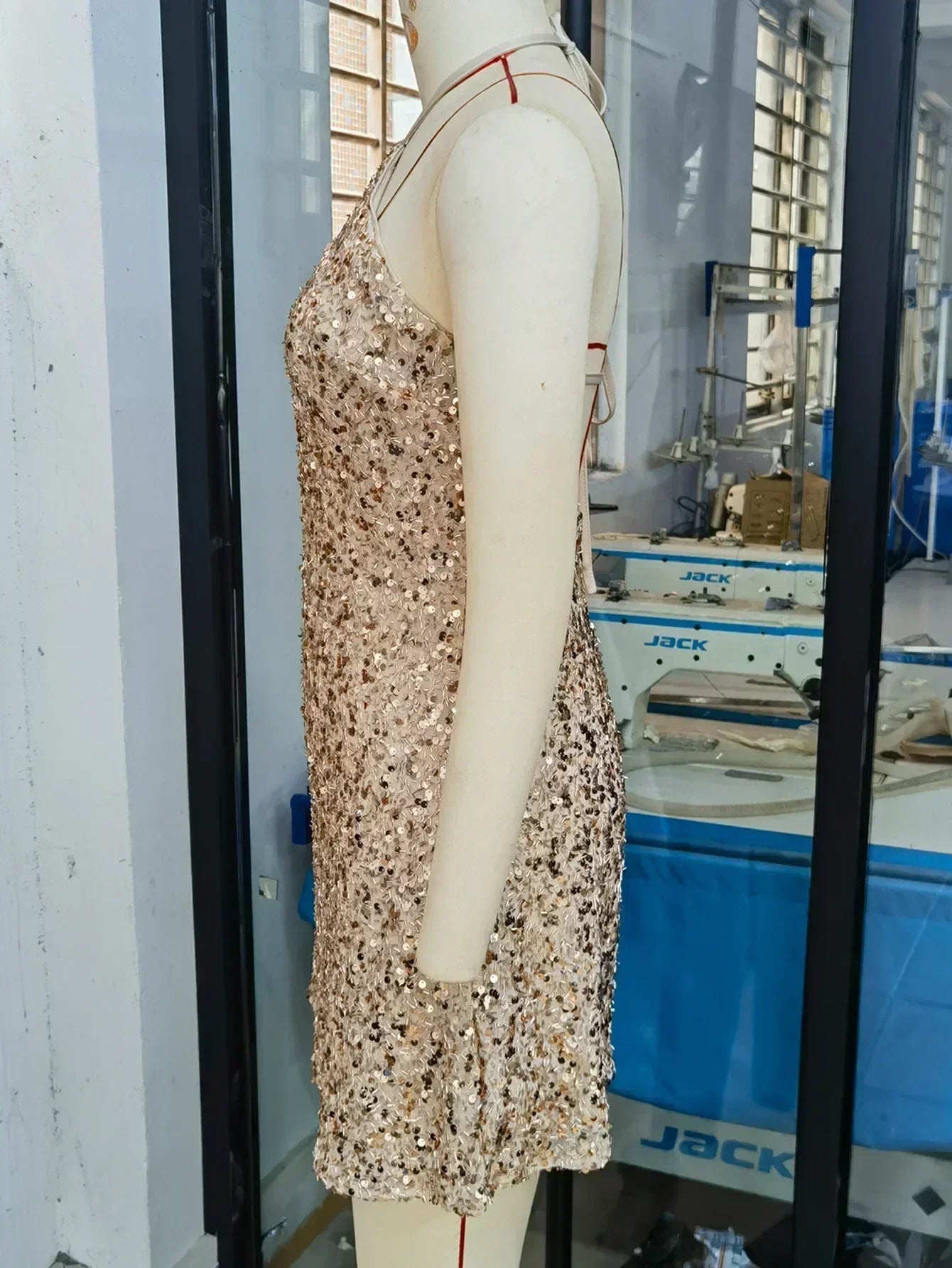 性感露背緊身亮片吊帶晚禮服