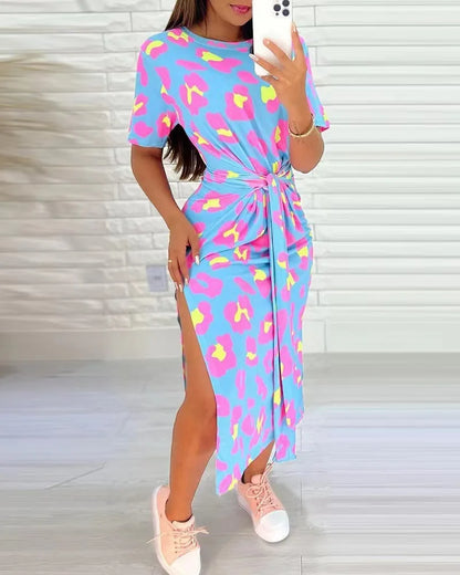 白色豹紋連身裙，繫帶細節，側開衩設計