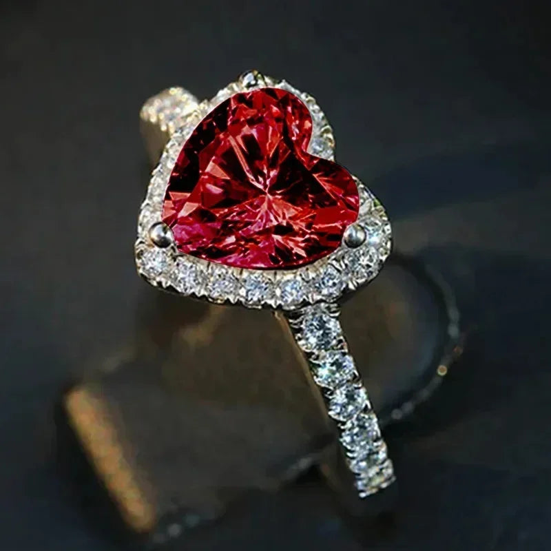 Anillo de corazón de melocotón europeo y americano para mujer, personalizado, con forma de corazón, circón con incrustaciones de diamantes, joyería de moda al por mayor, 2025
