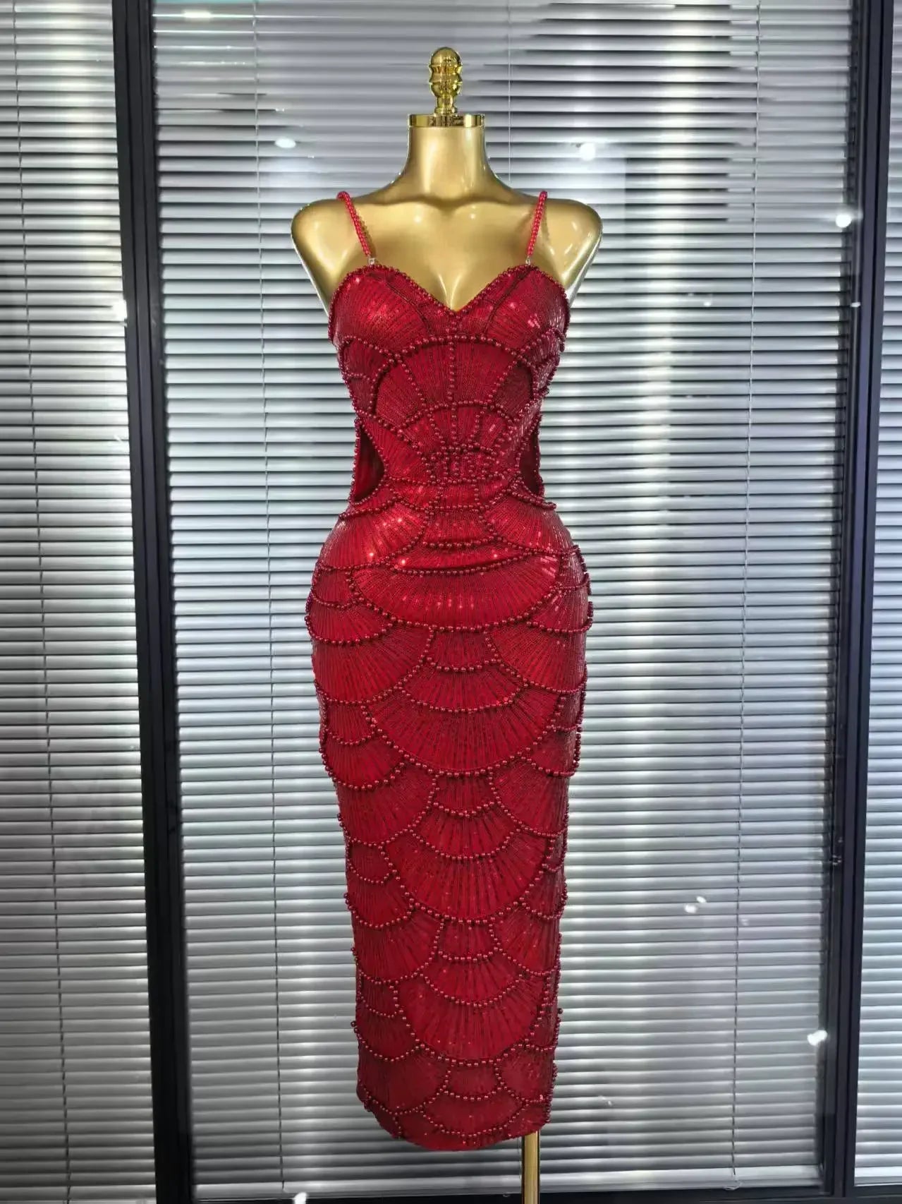 珍珠串珠聖誕洋裝 | 無袖緊身派對禮服 - Femstylo