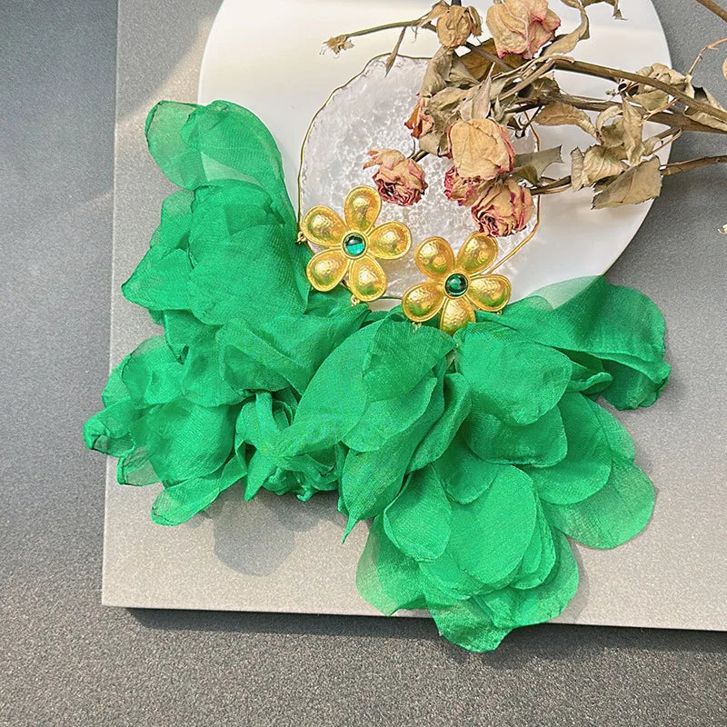 Pendientes largos con borlas de algodón hechos a mano