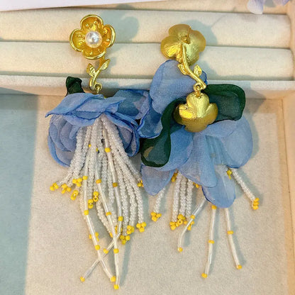 Pendientes largos con borlas de algodón hechos a mano