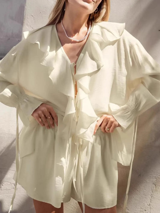 Conjunto de top y pantalones cortos con cuello en V y volantes