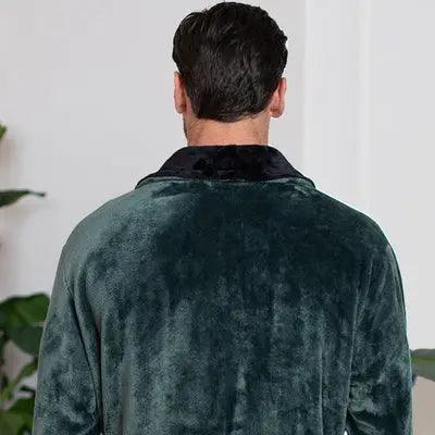 Batas de felpa acogedoras para hombre: diseñadas para la comodidad y la durabilidad.