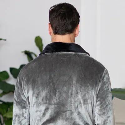 Batas de felpa acogedoras para hombre: diseñadas para la comodidad y la durabilidad.