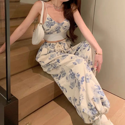 Conjunto floral azul de dos piezas: camisola con cuello en V y pantalón con cordón