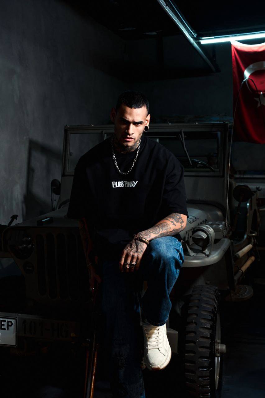 Men's Oversize 'Bugs Bunny' Graphic T-Shirt - Streetwear Looney Tunes Tee