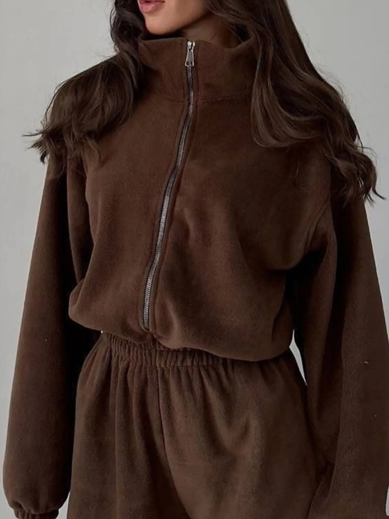 Mono de manga larga con cremallera frontal