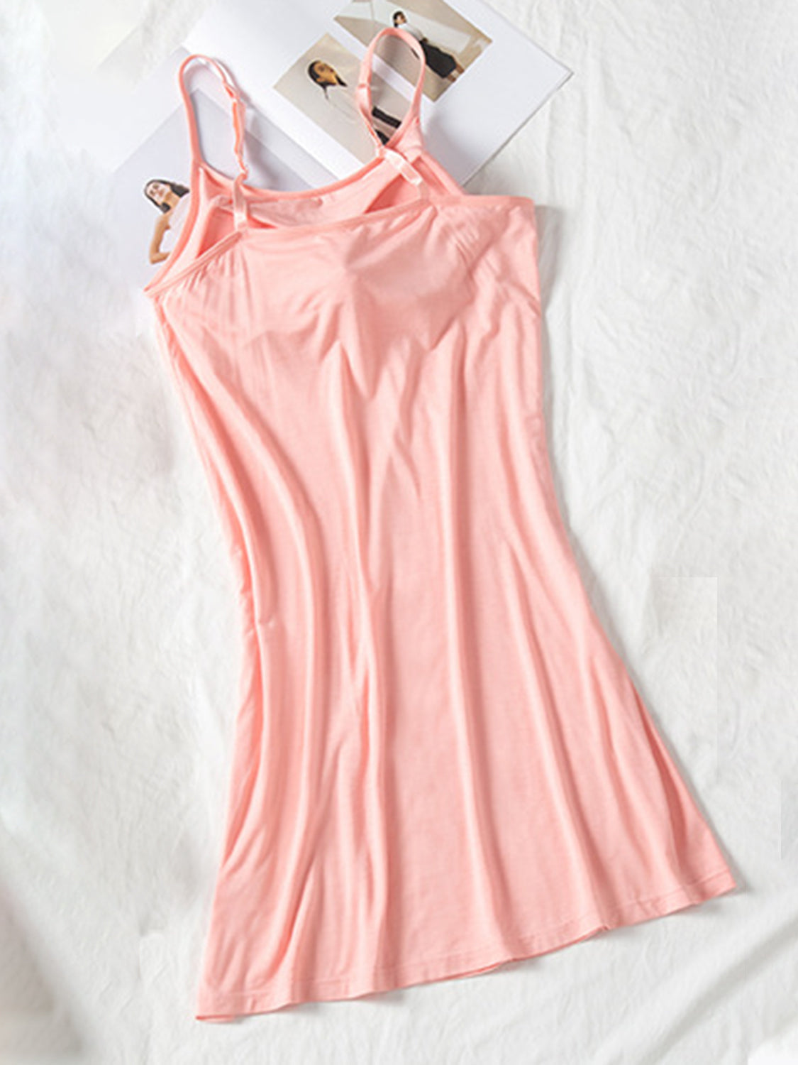 日常吊帶洋裝搭配胸罩