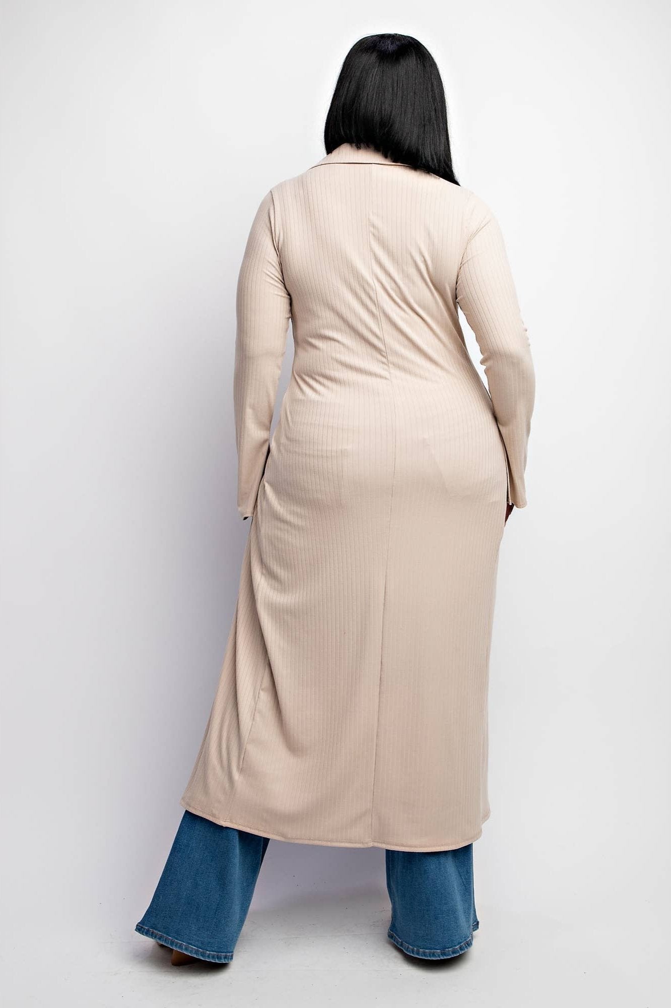 Deliah 大尺碼羅紋針織開襟衫，前襟扣環設計