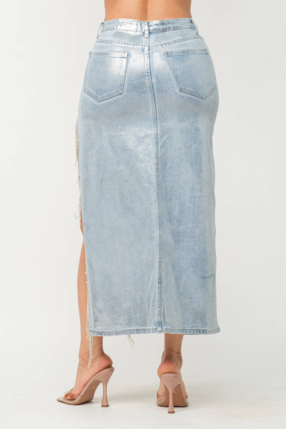 Falda larga DEMI LUXE de mezclilla metalizada con aberturas laterales y flecos de diamantes de imitación