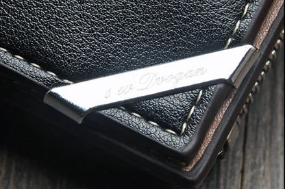 Cartera con hebilla vertical y cierre de cremallera