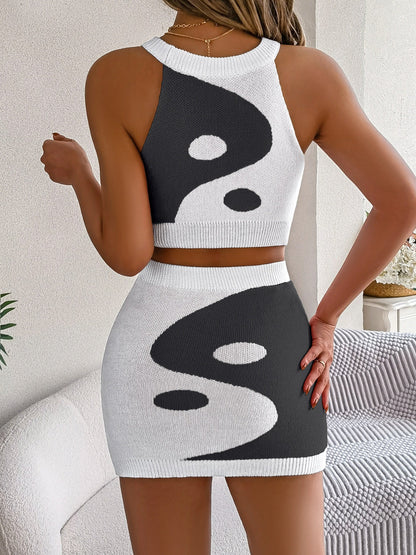 圓領無袖上衣和半身針織套裝