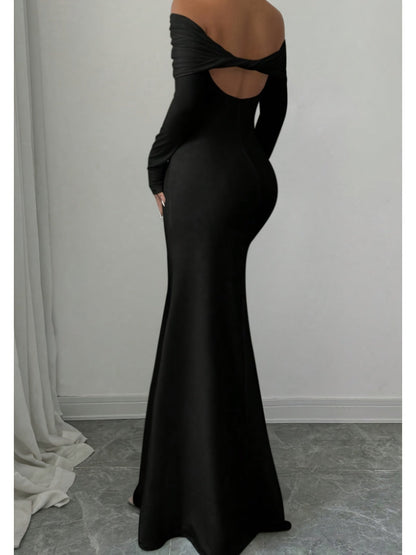 Elegante vestido de noche midi con hombros descubiertos