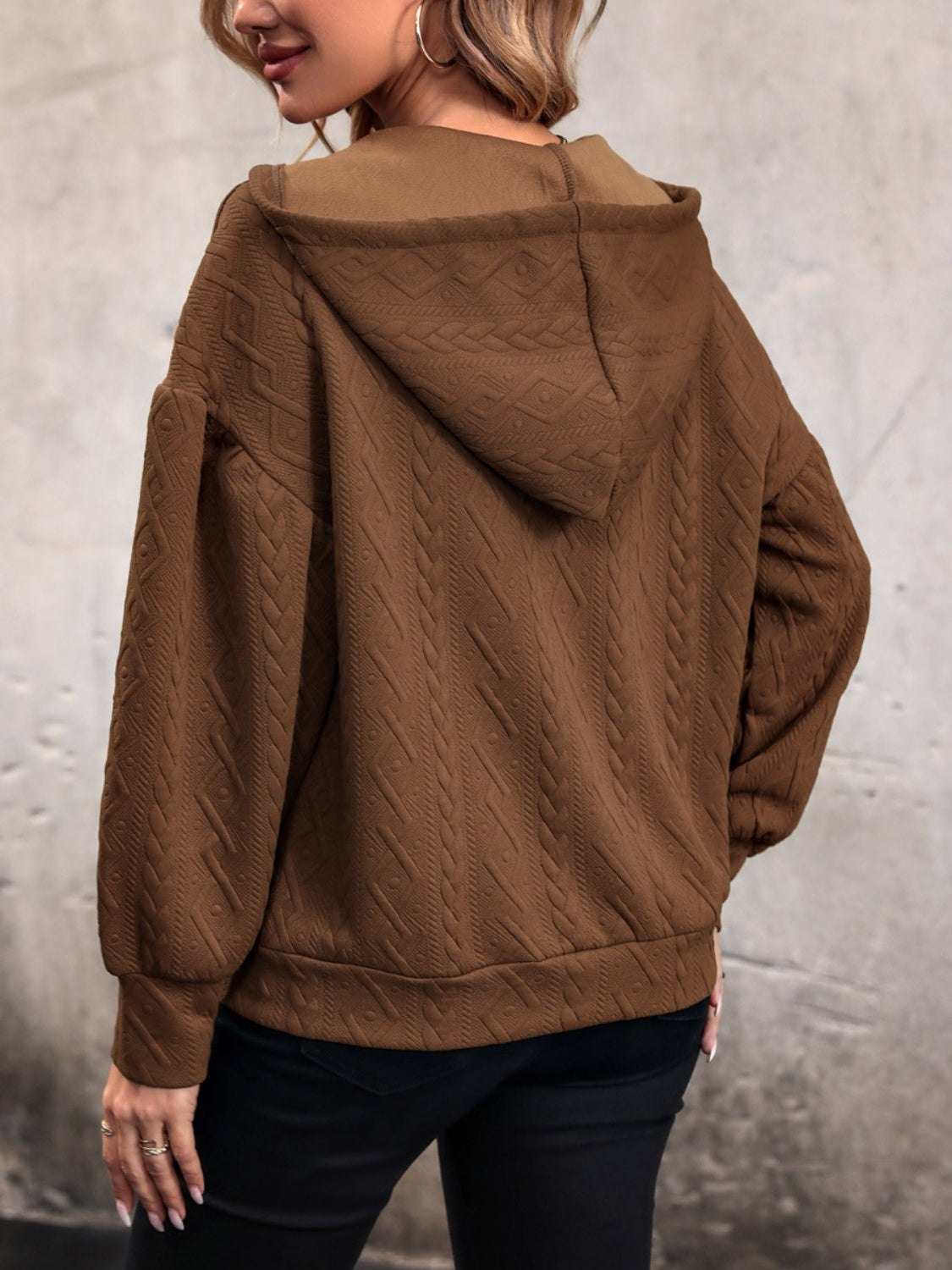 抽繩落肩長袖連帽衫