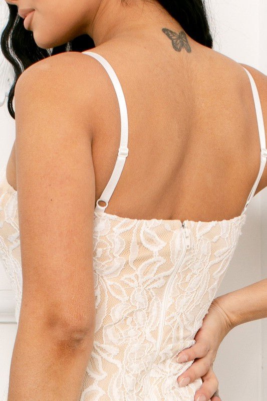 Vestido mini ajustado con detalle de encaje recortado Jacklyn