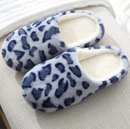 Pantuflas de interior de piel de conejo con estampado de leopardo