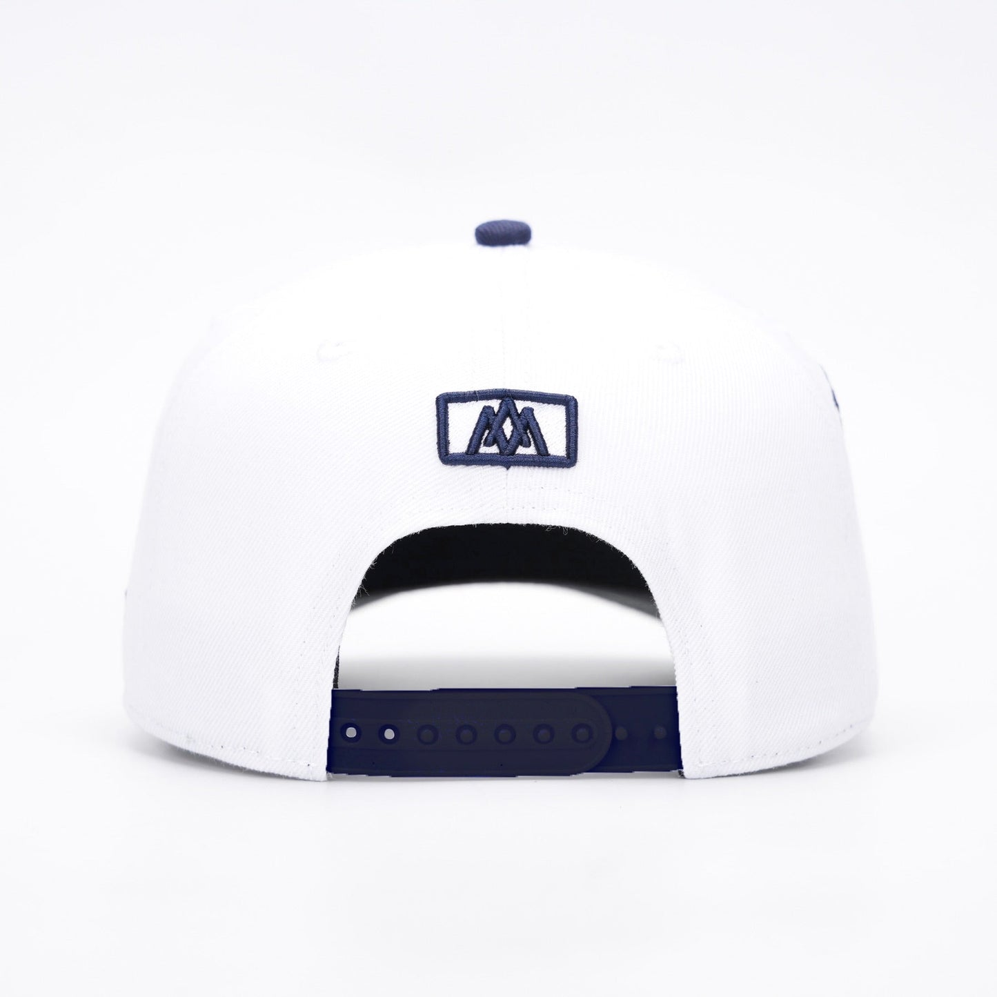 ‘7’ Premium SnapBack - White/Navy