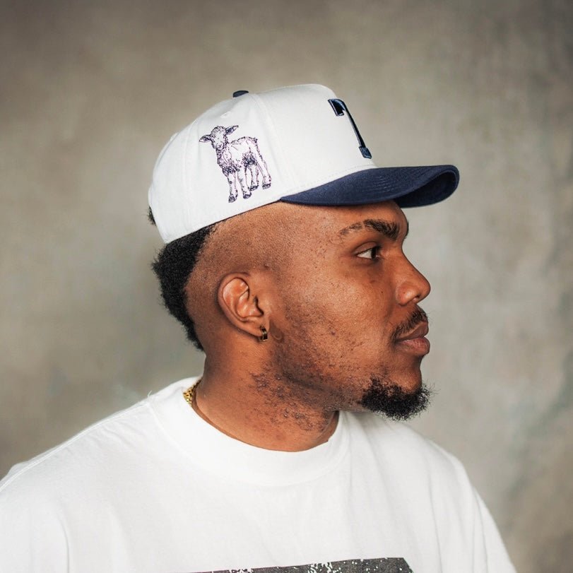 ‘7’ Premium SnapBack - White/Navy