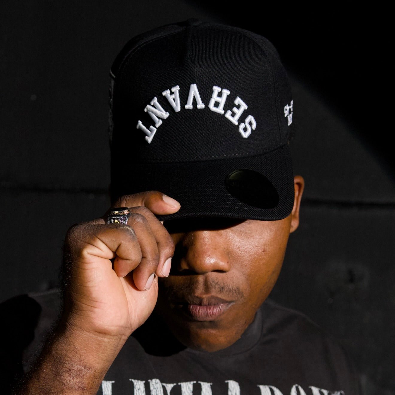 ‘SERVANT’ Premium SnapBack - Black/White