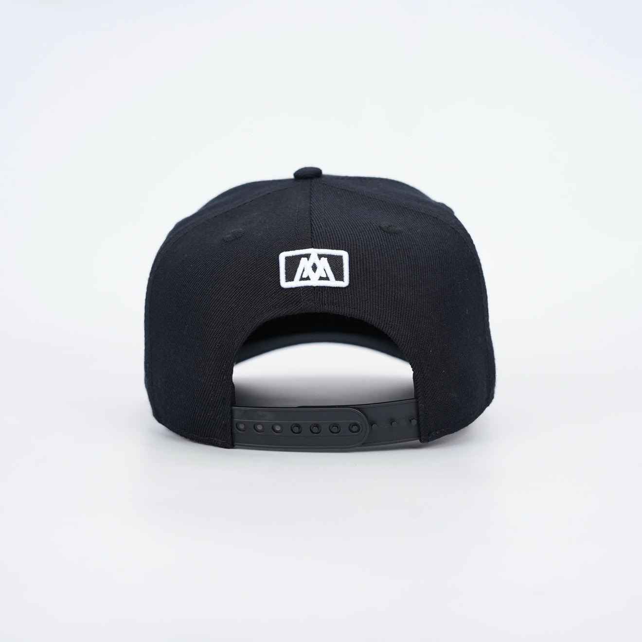 ‘SERVANT’ Premium SnapBack - Black/White