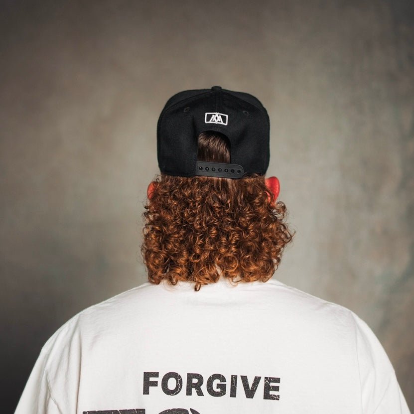 ‘7’ Premium SnapBack - Black/White